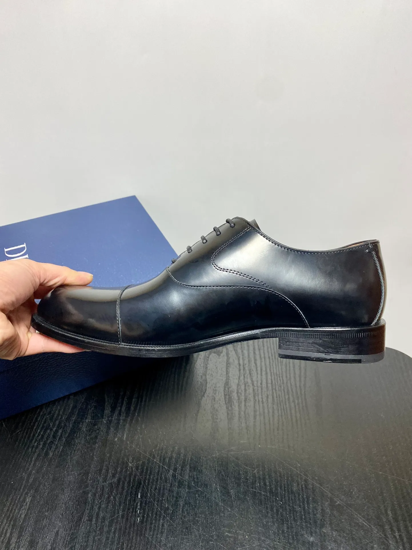 Men's shoes 💰960 Dior Derby shoes | Genuine leather sole formal leather shoes | Carefully crafted with open-edge beaded cowhide | Water-dyed cowhide lining | With classic lace-up closure | Exquisite embossed brand logo on the side | Glossy stacked heel design enhances style | Can be matched with formal or casual looks Size: 39-44 (customized at 38.45.46)